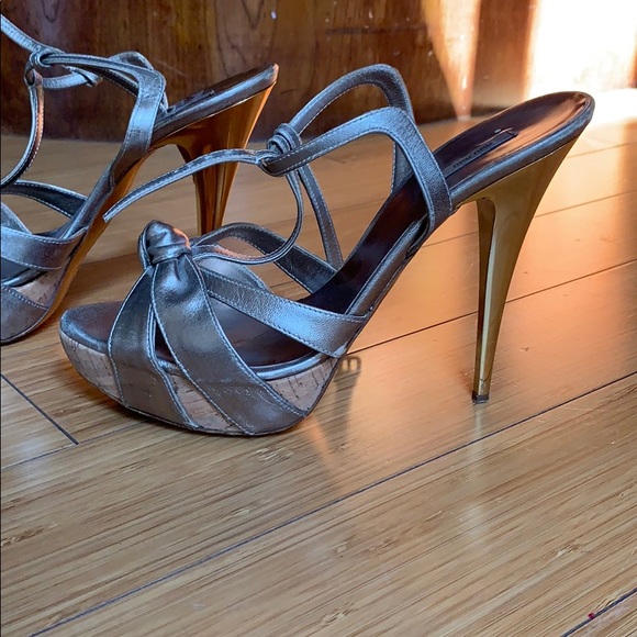 Stylish and fun Miu Miu heels w a platform - Picture 1 of 6